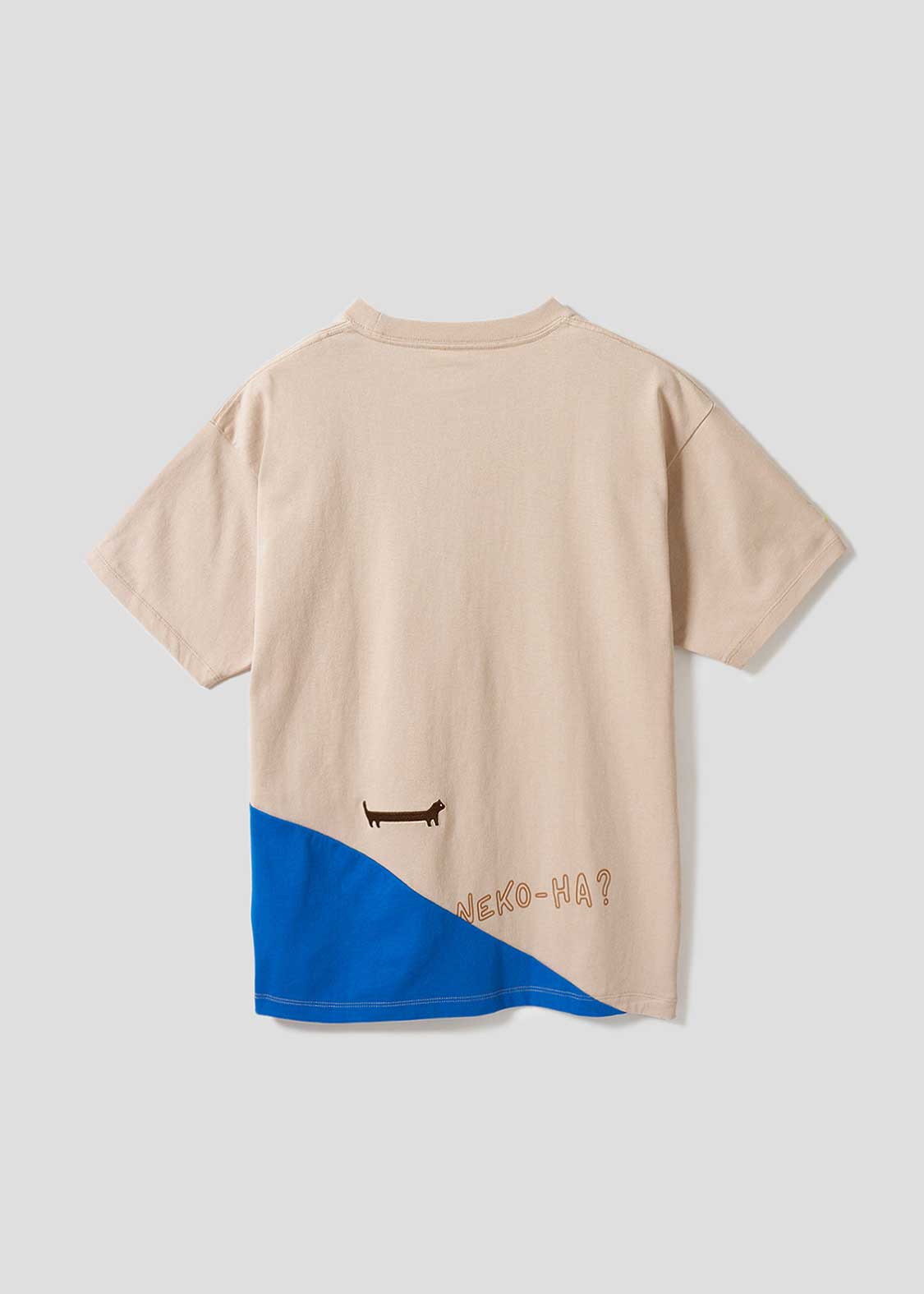 Nagasugiru Inu Playing With Waves | Seaside Switching Big Silhouette T-Shirt - Image 2