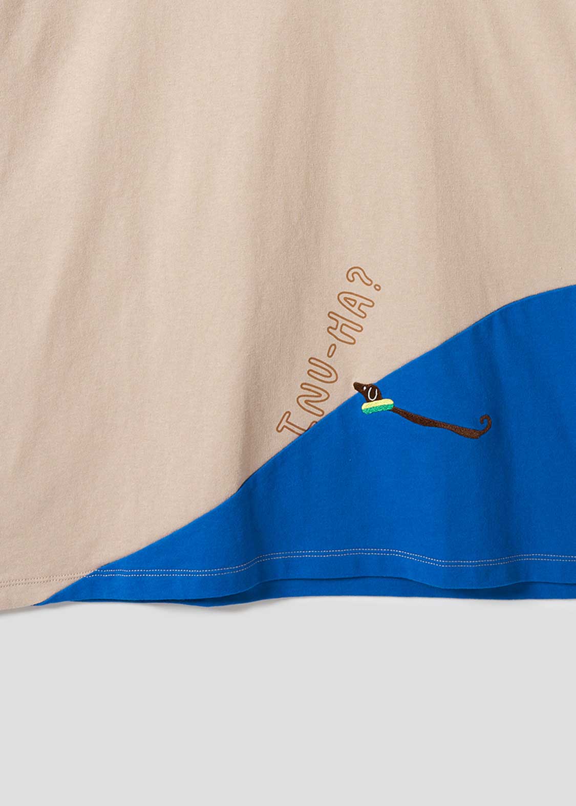 Nagasugiru Inu Playing With Waves | Seaside Switching Big Silhouette T-Shirt - Image 3