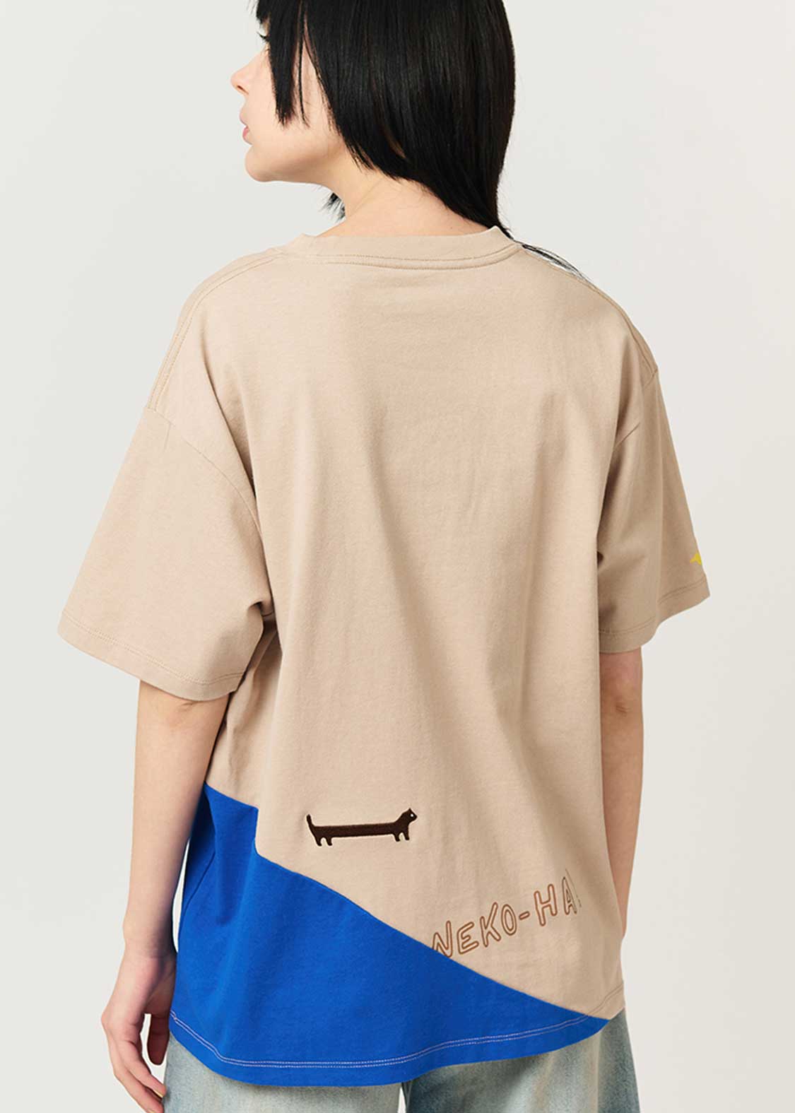 Nagasugiru Inu Playing With Waves | Seaside Switching Big Silhouette T-Shirt - Image 6