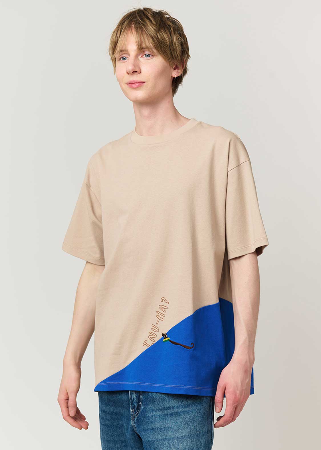 Nagasugiru Inu Playing With Waves | Seaside Switching Big Silhouette T-Shirt - Image 7