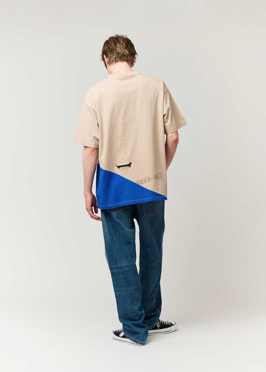 Nagasugiru Inu Playing With Waves | Seaside Switching Big Silhouette T-Shirt - Image 8