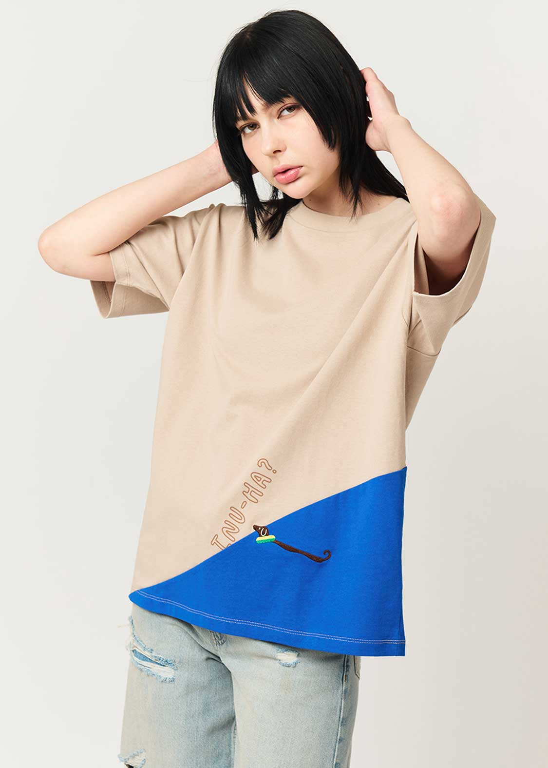 Nagasugiru Inu Playing With Waves | Seaside Switching Big Silhouette T-Shirt - Image 9