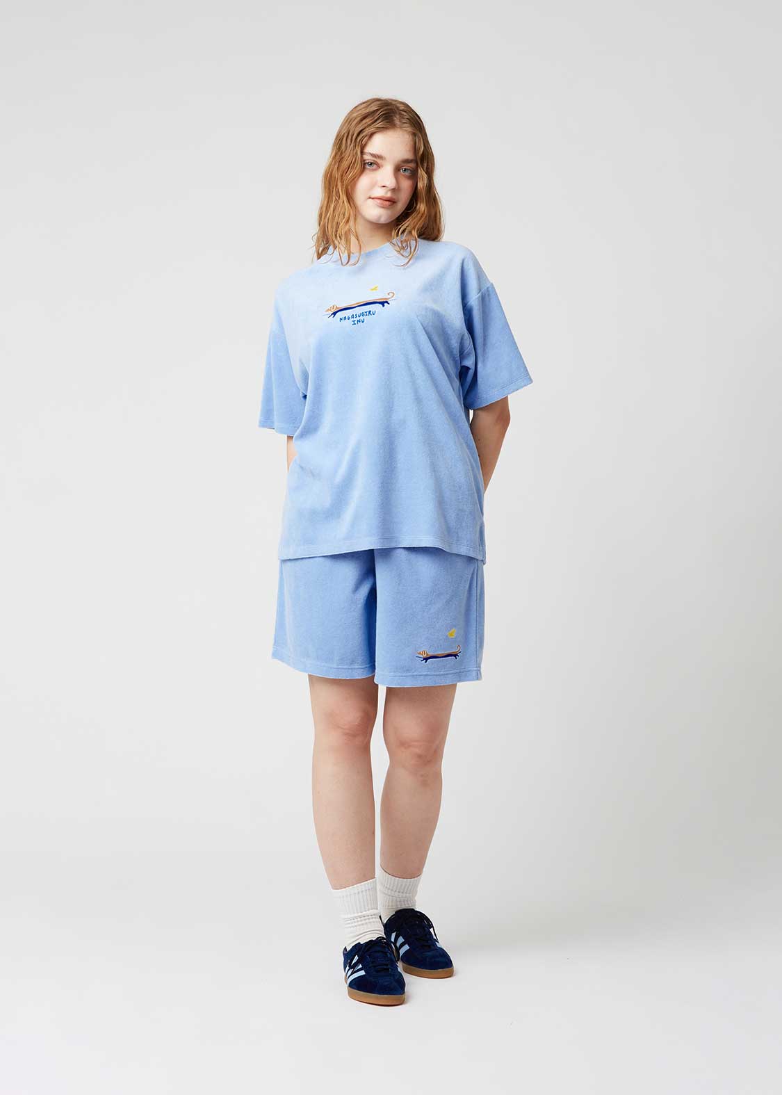 Nagasugiru Inu Playing With Waves | Big Silhouette Pile T-Shirt - Image 10