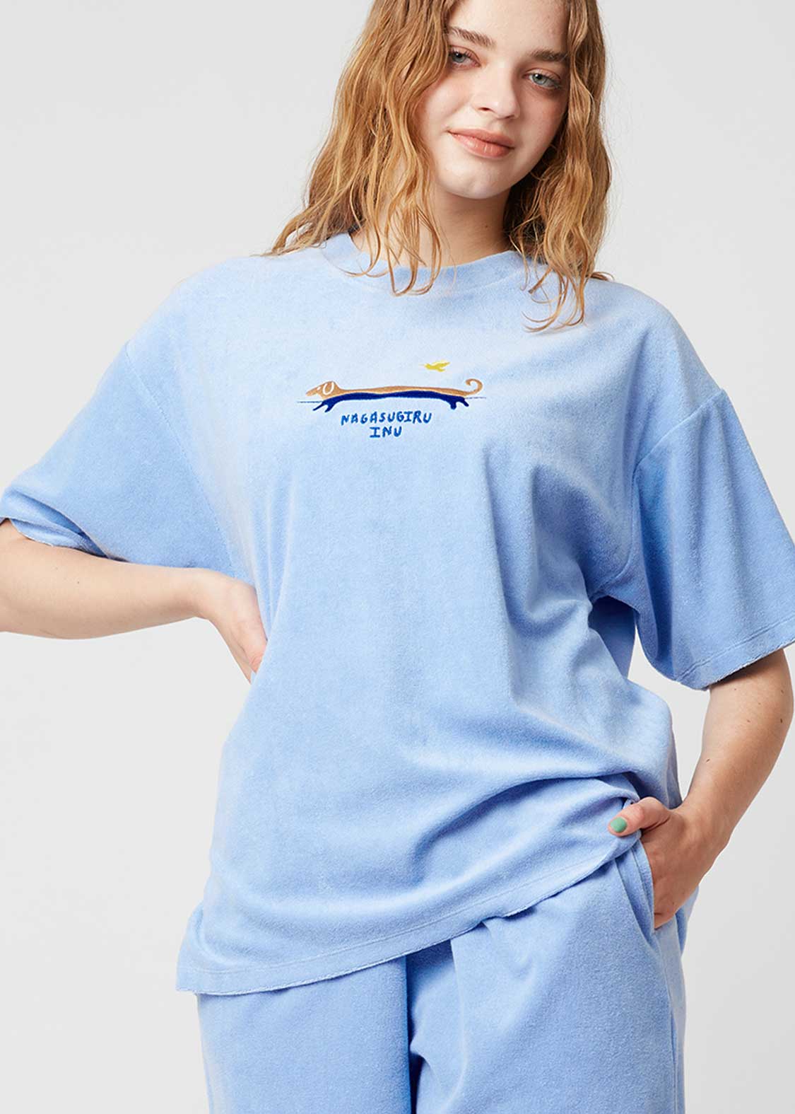 Nagasugiru Inu Playing With Waves | Big Silhouette Pile T-Shirt - Image 6