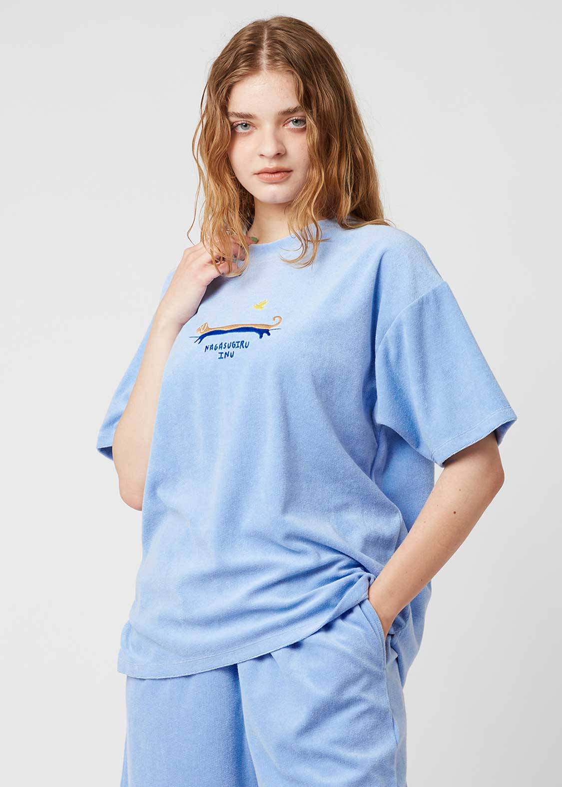 Nagasugiru Inu Playing With Waves | Big Silhouette Pile T-Shirt - Image 9