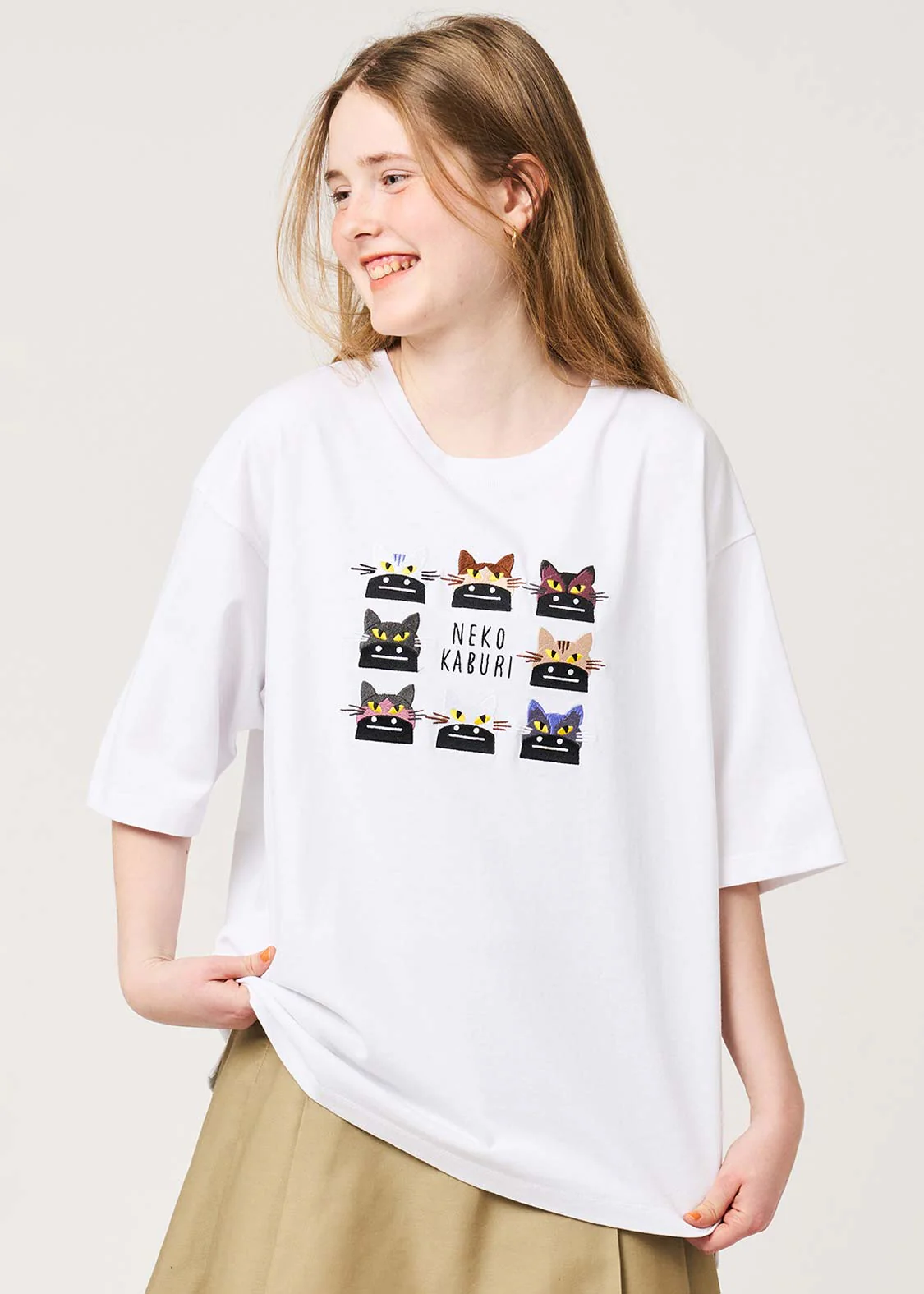 Neko Kaburi Beautiful Shadow WH | Oversized T-Shirt - Image 9