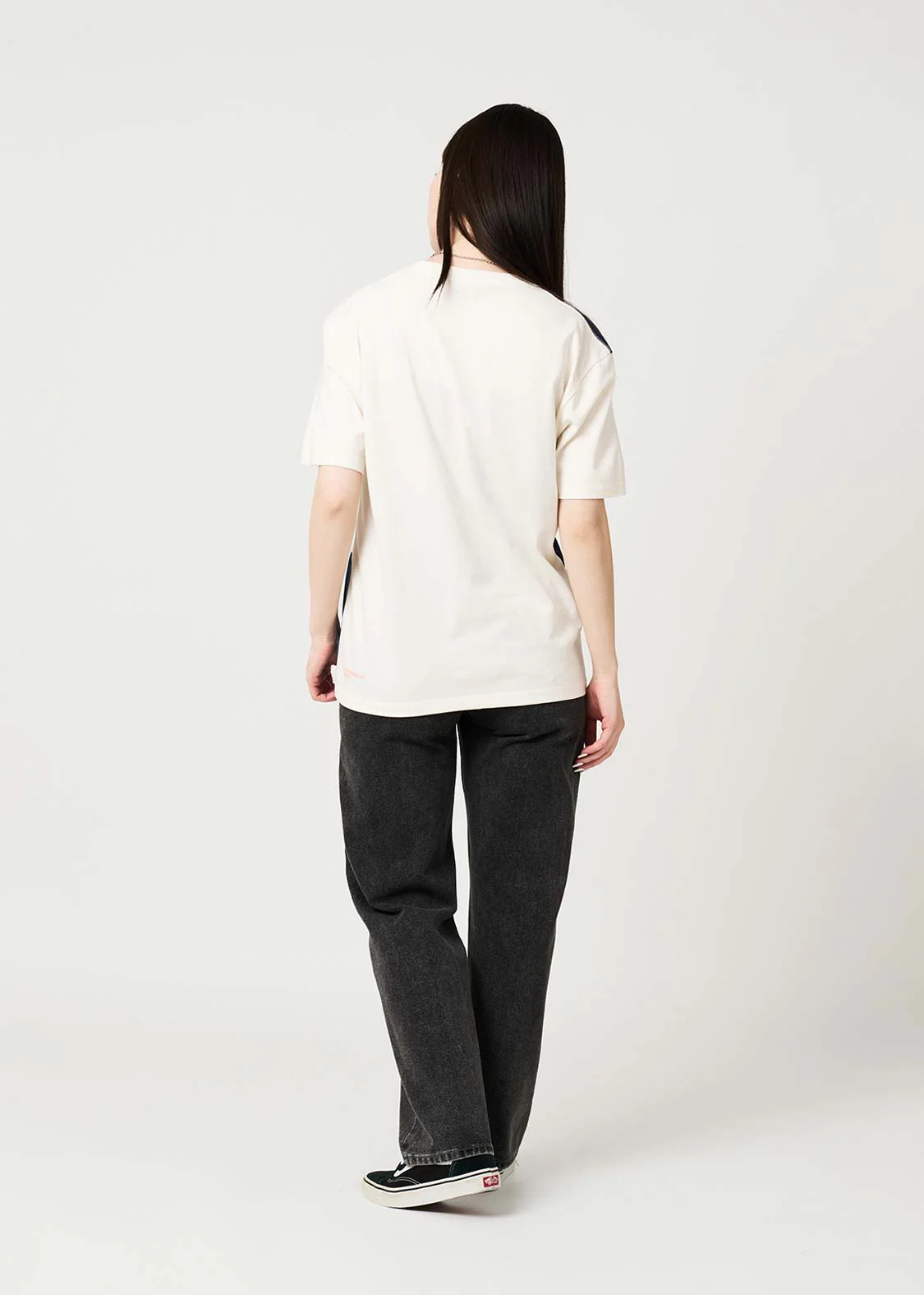 Mendaco | Color Block T-Shirt - Image 10