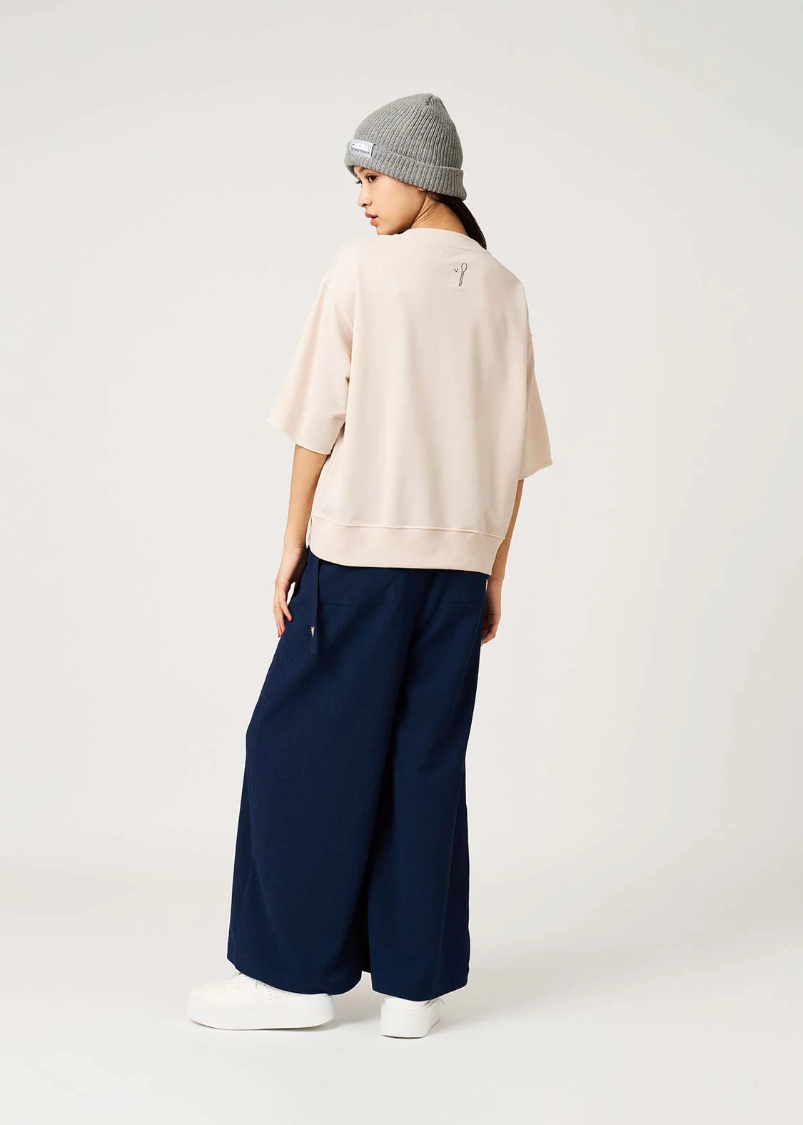 Icebonne | Short-Sleeved Sweatshirt - Image 10
