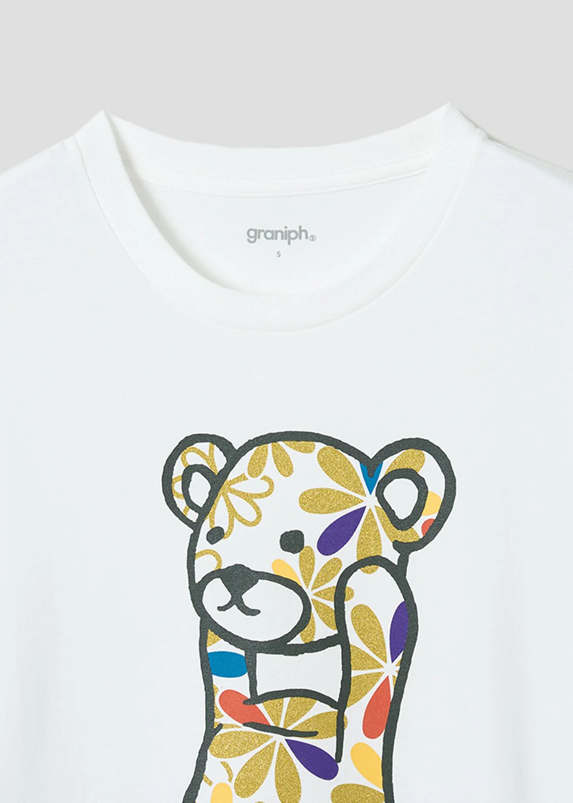 Chrysanthemum Flower Control Bear | T-Shirt - Image 3