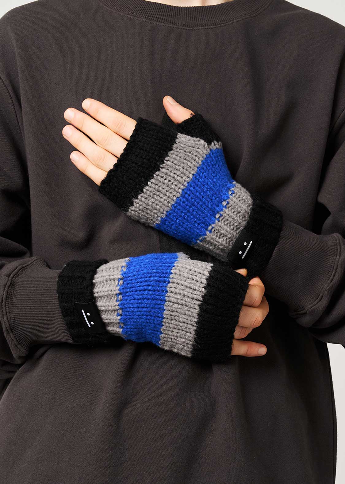 Beautiful Shadow Zoom B | Knit Line Gloves - Image 6