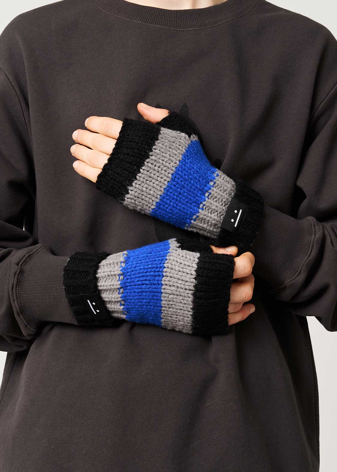 Beautiful Shadow Zoom B | Knit Line Gloves - Image 7