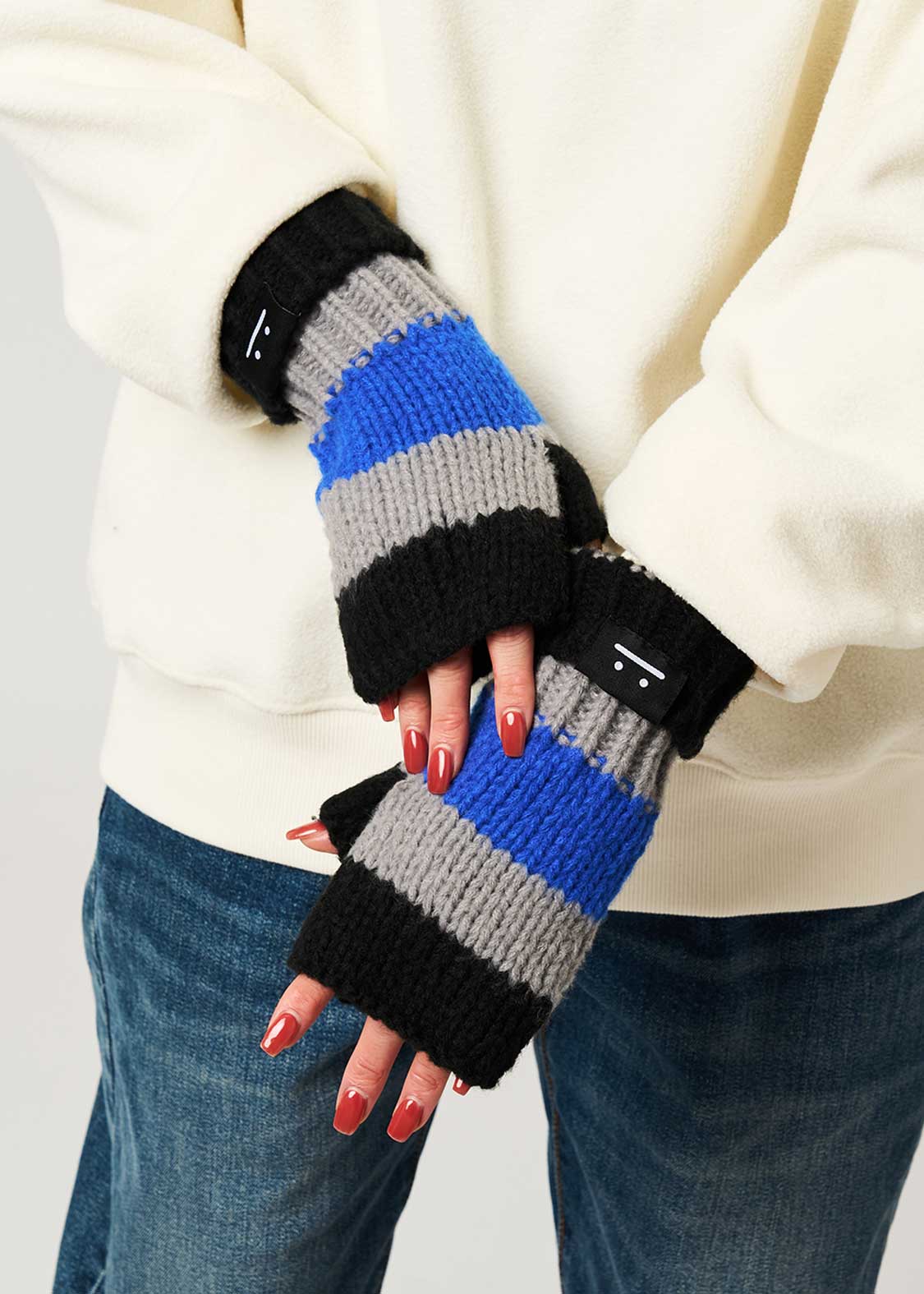 Beautiful Shadow Zoom B | Knit Line Gloves - Image 9