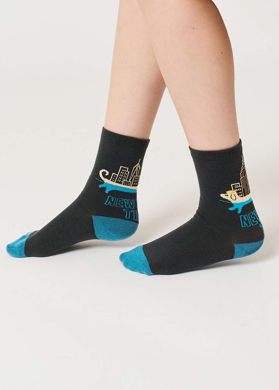 Nagasugiru Inu New York Time | Mid Socks - Image 6