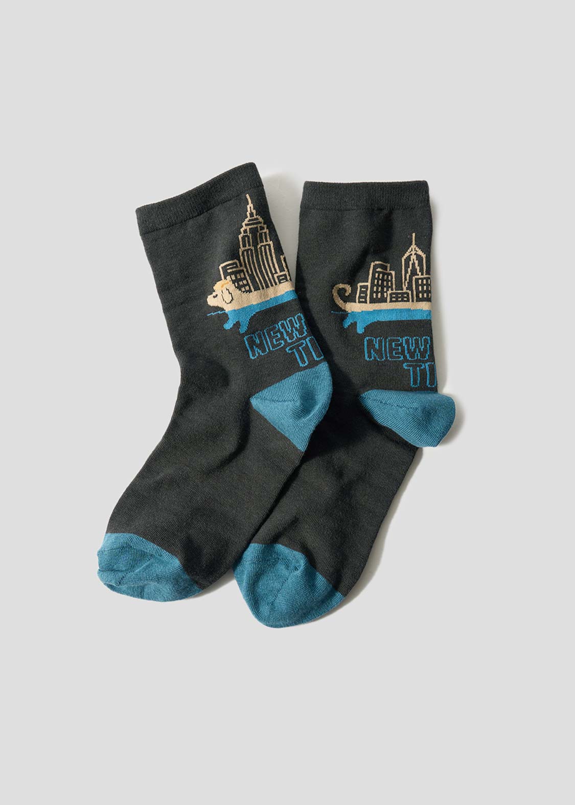 Nagasugiru Inu New York Time | Mid Socks - Image 7