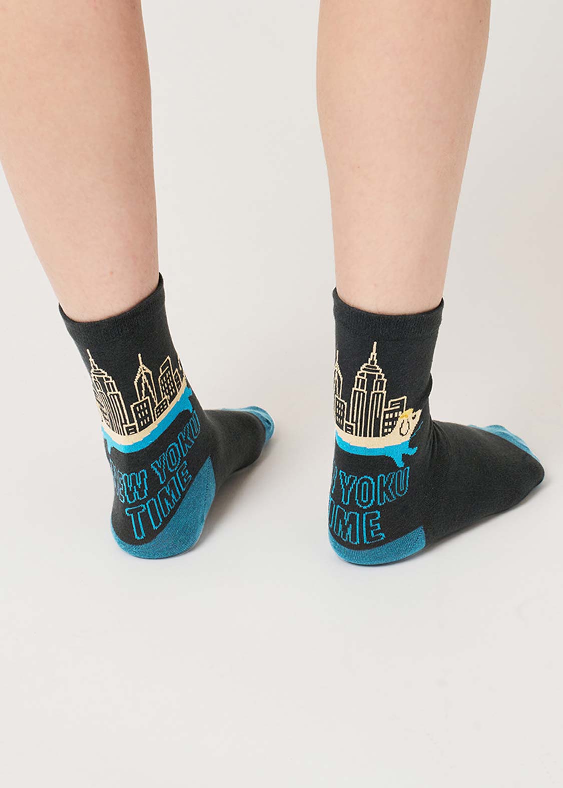 Nagasugiru Inu New York Time | Mid Socks - Image 9