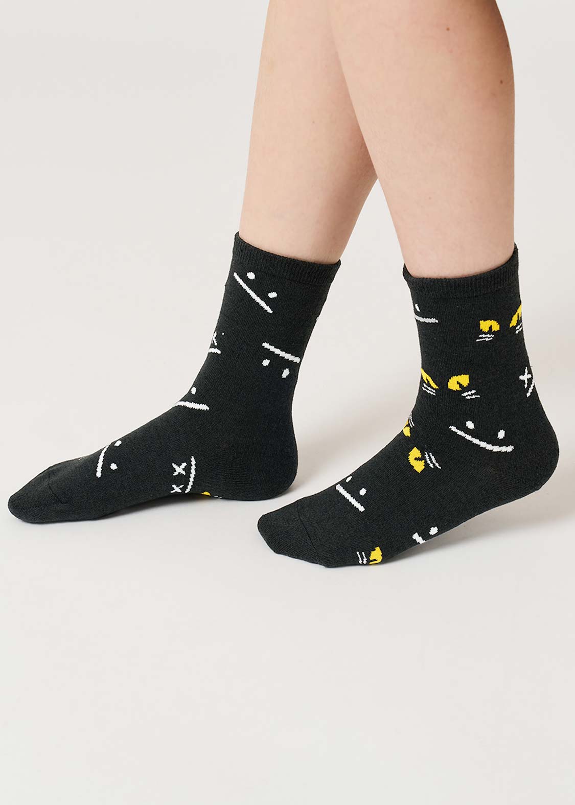 Neko Kaburi Beautiful Shadow A | Linen Mid-Length Socks - Image 9